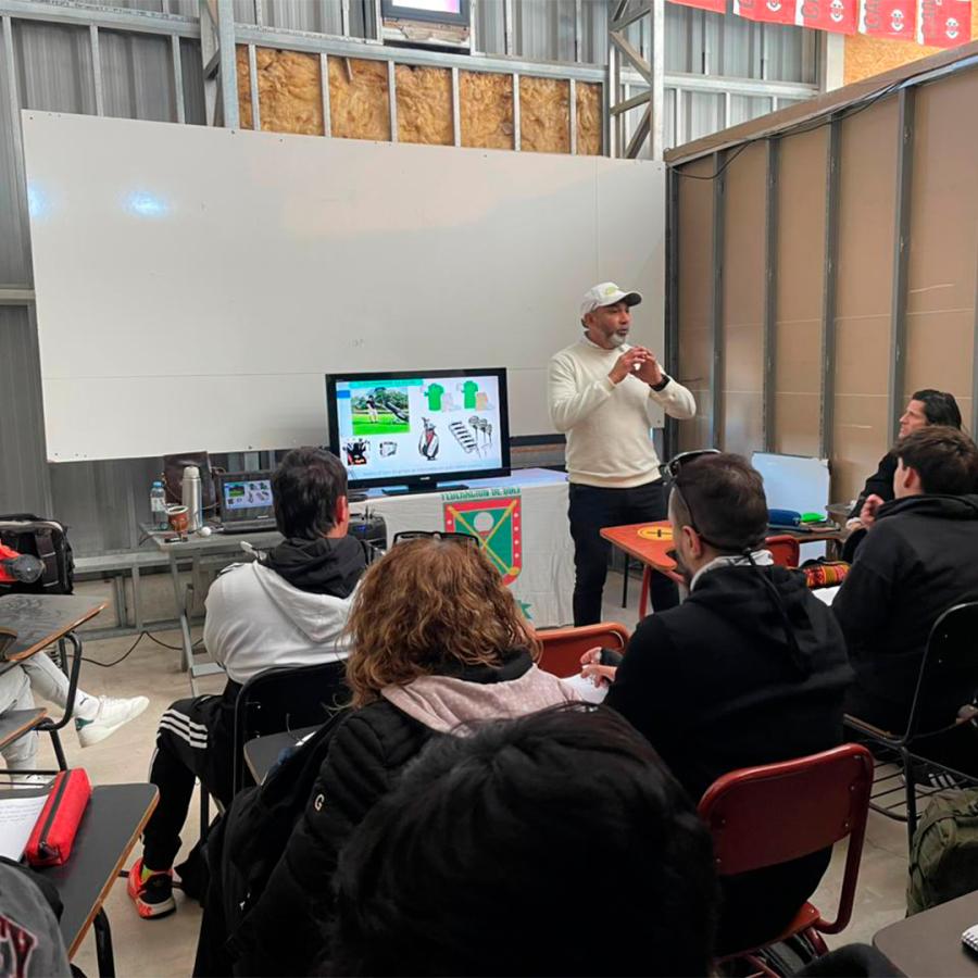 La FGPC capacitó a profesores de Educación Física en iniciación al golf escolar